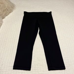 Black cropped lululemon leggings